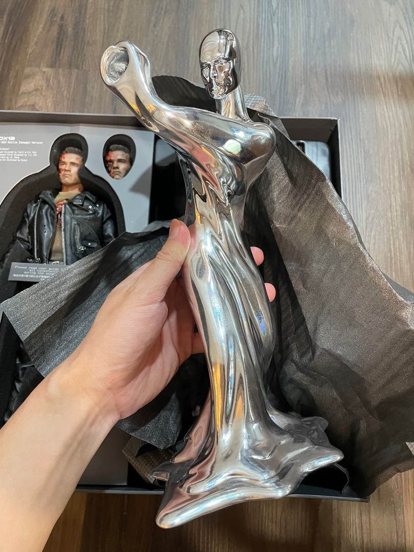 DX13 T 800 Battle Damaged Terminator Hot Toys Hobbies Toys Toys Games On Carousell