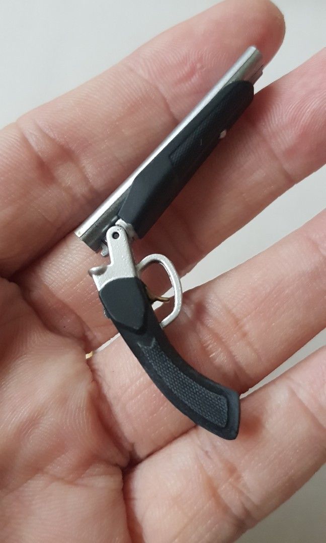 Hot Toys Scale Resident Evil Alice Shotgun Hobbies Toys Toys Games On Carousell