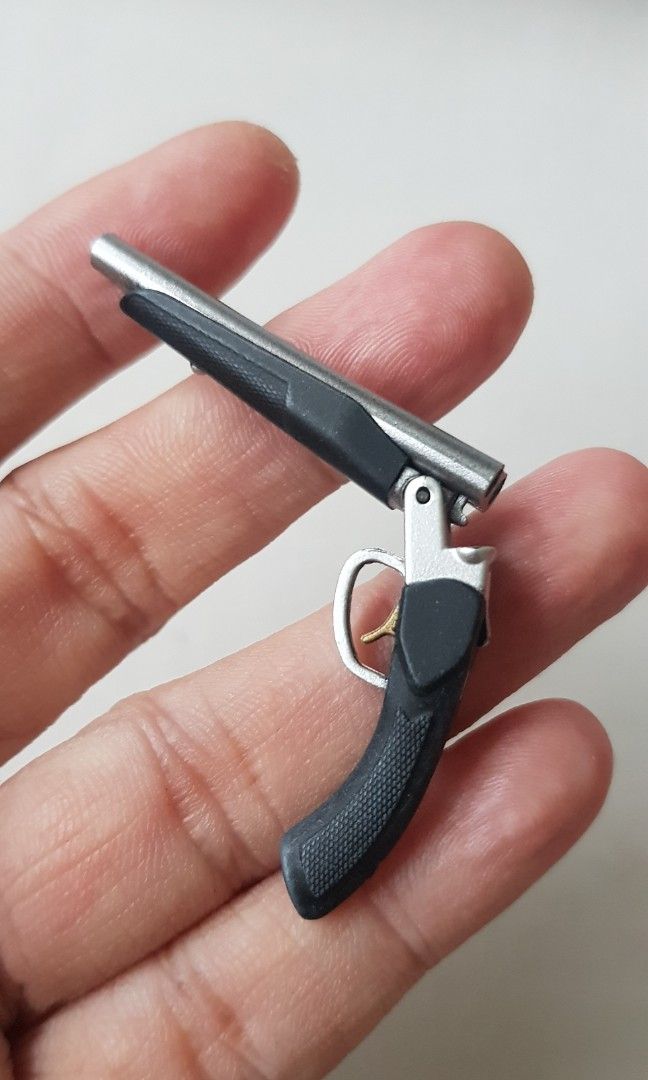 Hot Toys 1 6 Scale Resident Evil Alice Shotgun Hobbies Toys Toys Games On Carousell