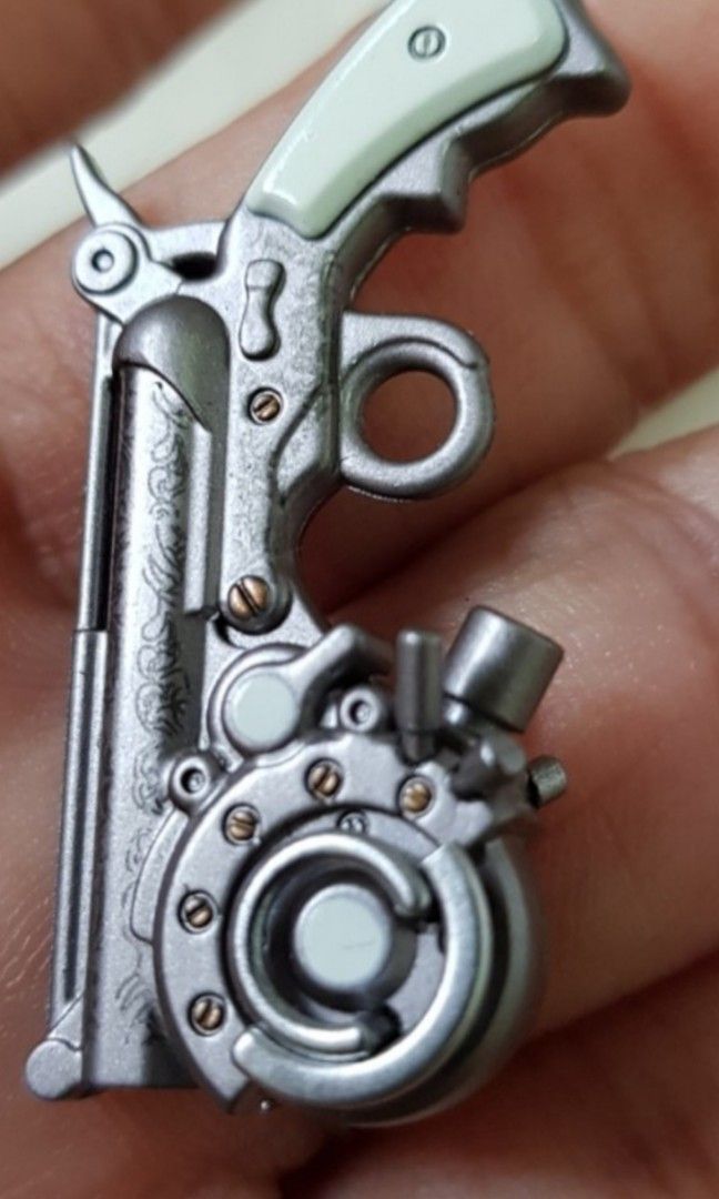 Hot Toys 1 6 Scale Resident Evil Alice Wire Gun Hobbies Toys Toys Games On Carousell