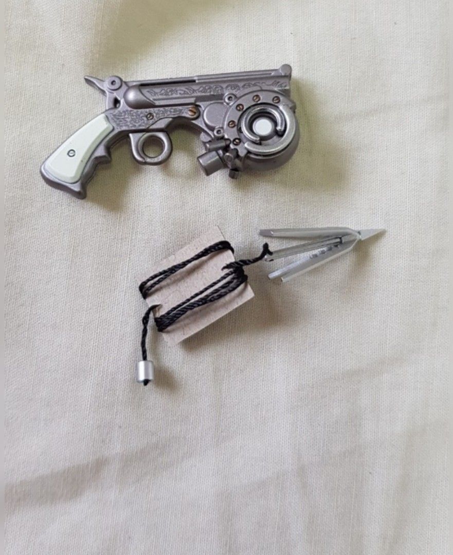 Hot Toys Scale Resident Evil Alice Wire Gun Hobbies Toys Toys Games On Carousell