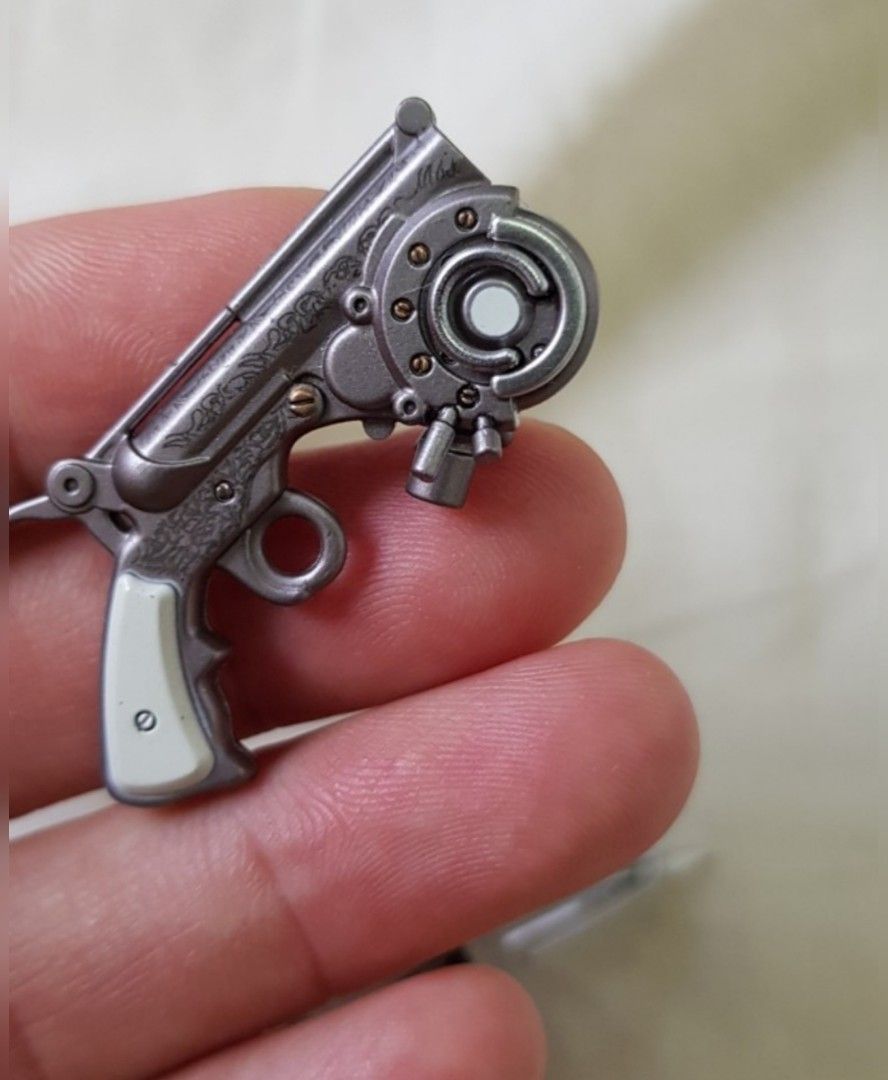 Hot Toys 1 6 Scale Resident Evil Alice Wire Gun Hobbies Toys Toys Games On Carousell