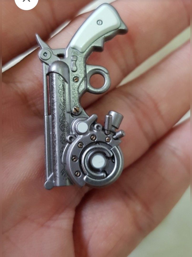 Hot Toys 1 6 Scale Resident Evil Alice Wire Gun Hobbies Toys Toys Games On Carousell