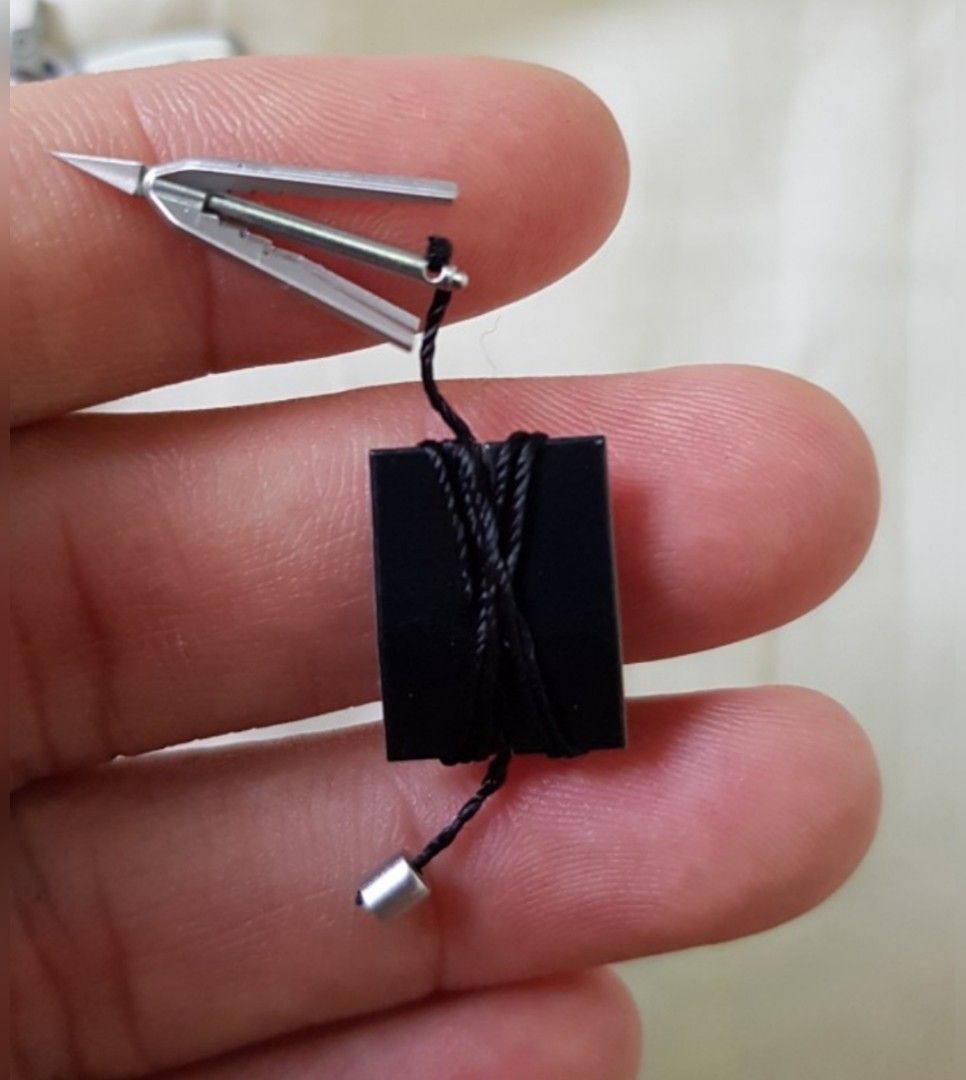 Hot Toys 1 6 Scale Resident Evil Alice Wire Gun Hobbies Toys Toys Games On Carousell