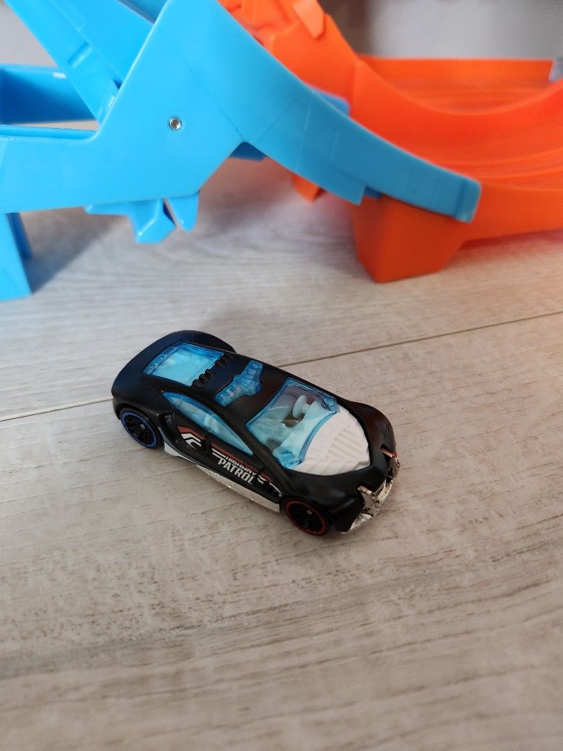 Hot Wheels Loop Stunt Champion Dual Track Loop Hobbies Toys Toys Games On Carousell