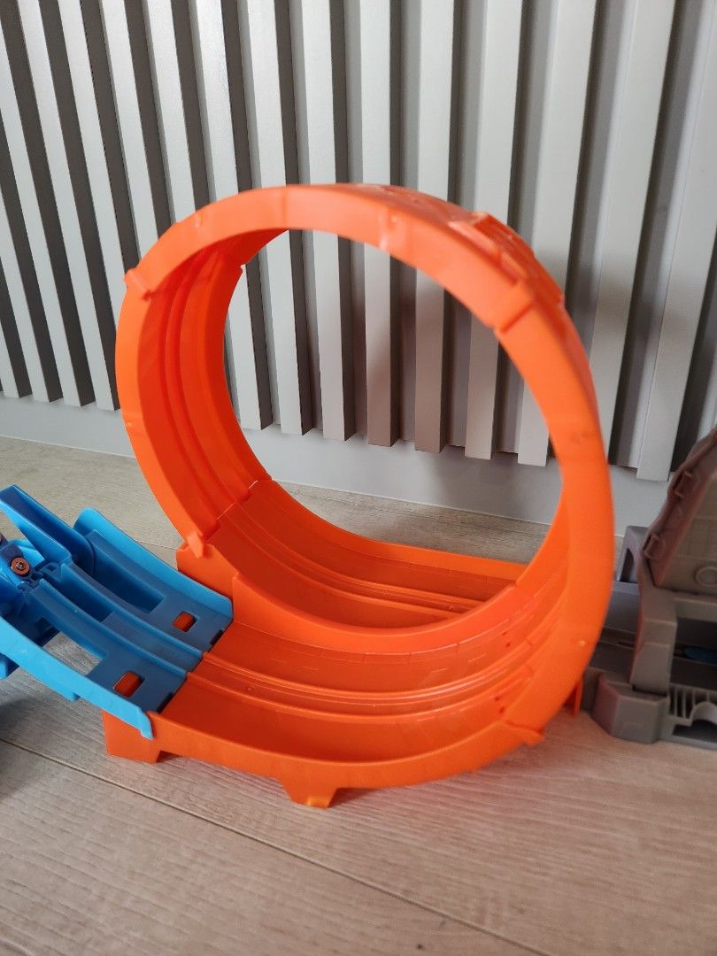 Hot Wheels Loop Stunt Champion Dual Track Loop Hobbies Toys Toys Games On Carousell