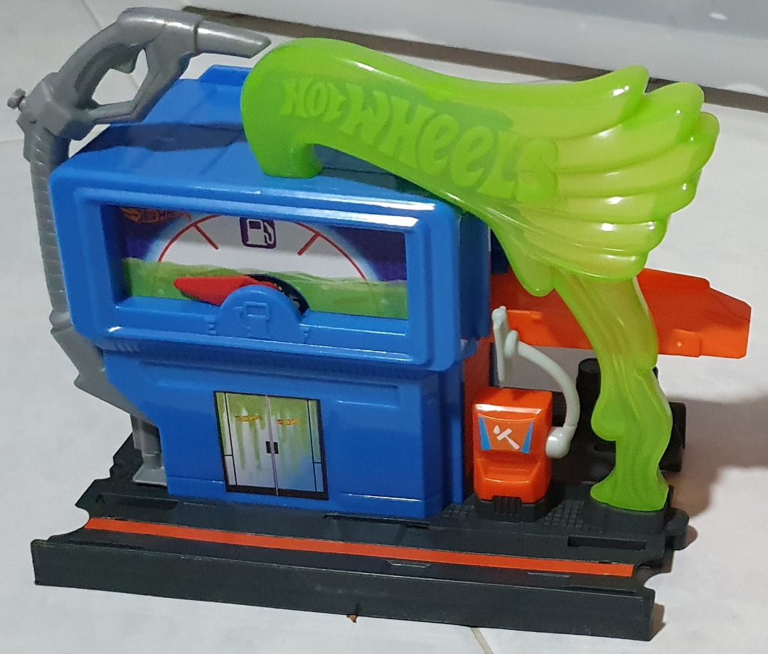 Hot Wheels Downtown Toxic Fuel Stop Station Hobbies Toys Toys Games On Carousell