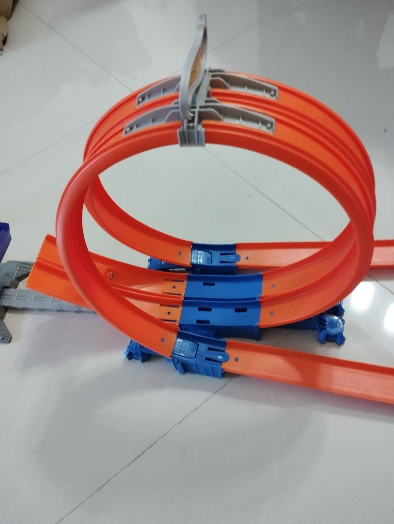 Hot Wheels Loop The Loop Track Play Set Hobbies Toys Toys Games On Carousell
