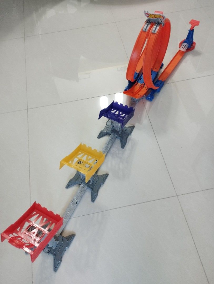 Hot Wheels Loop The Loop Track Play Set Hobbies Toys Toys Games On Carousell