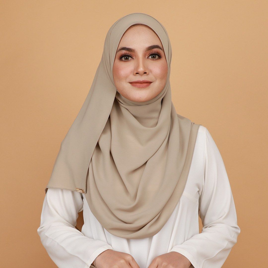 Shawl Qaira Hijab Basic Nude Women S Fashion Muslimah Fashion