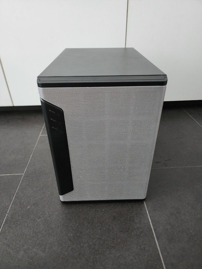 Chenbro Mini Itx Case With Hot Swap Removable Drive Bays Computers Tech Parts