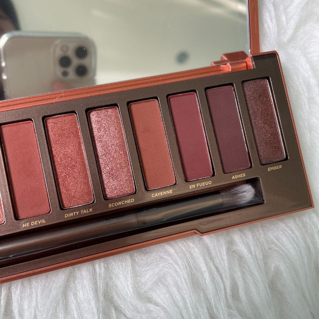 Urban Decay Naked Heat Eyeshadow Palette Kesehatan Kecantikan Rias