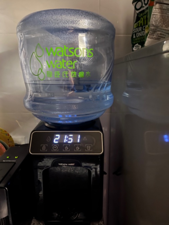 Water dispenser hot and ambient with unopened bottle of water l 家庭電器 廚房電器 濾水器及飲水機
