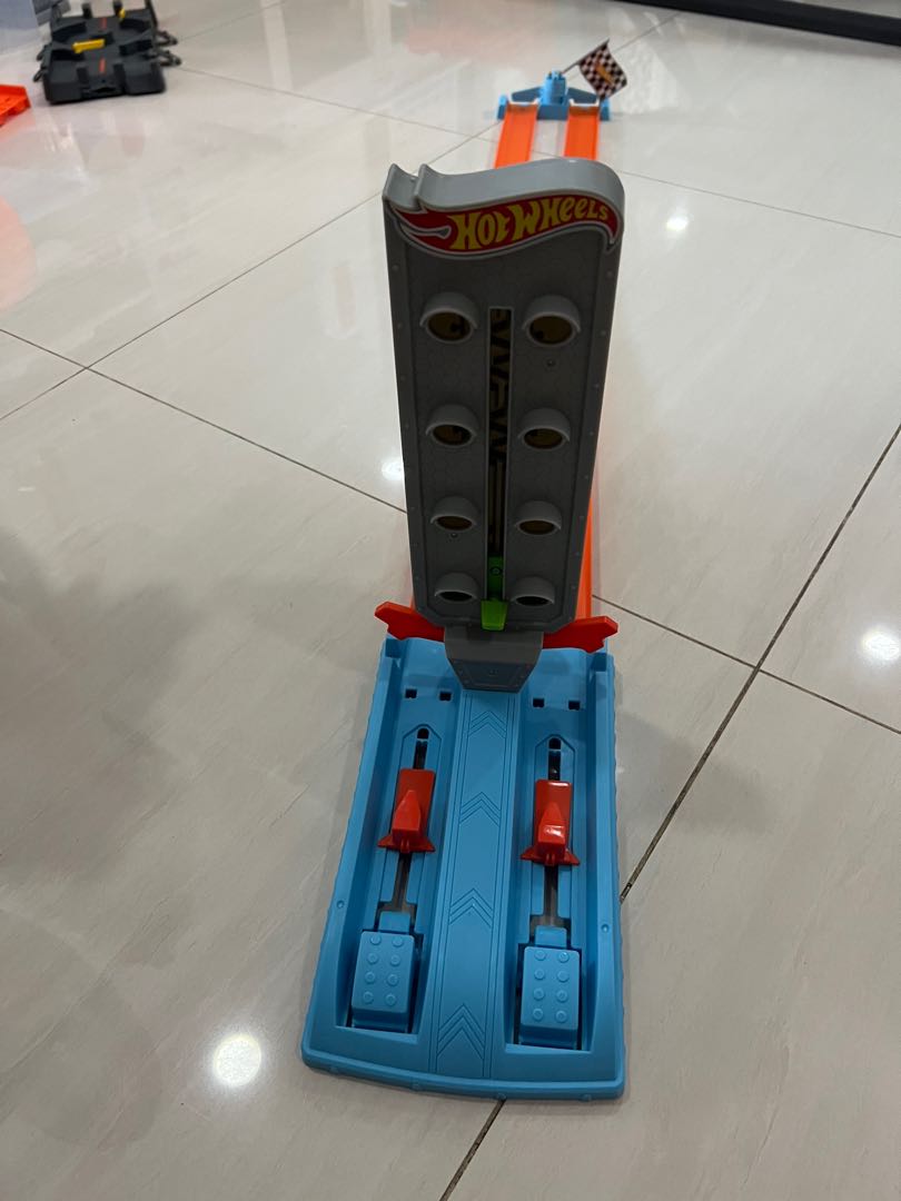 Hot Wheels Dragstrip Champion Action Track Set Hobbies Toys Toys Games On Carousell