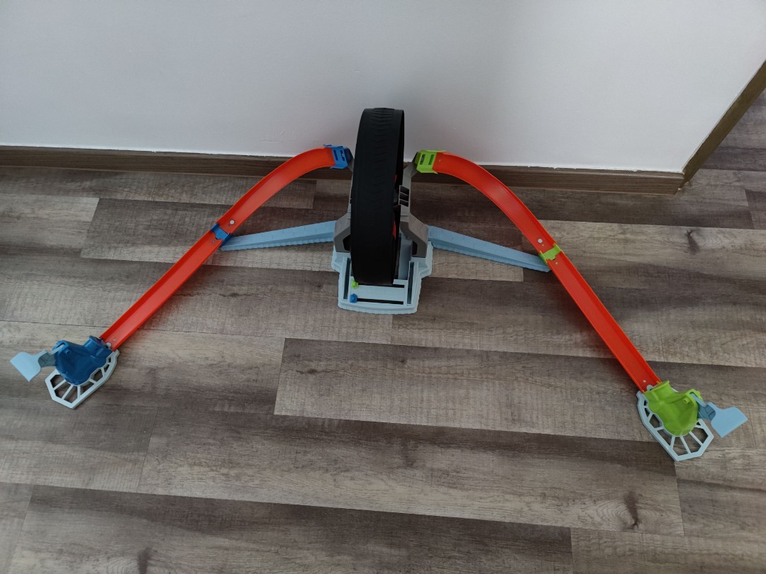 Selling Used Hot Wheels Spinwheel Challenge Track Hobbies Toys Toys Games On Carousell