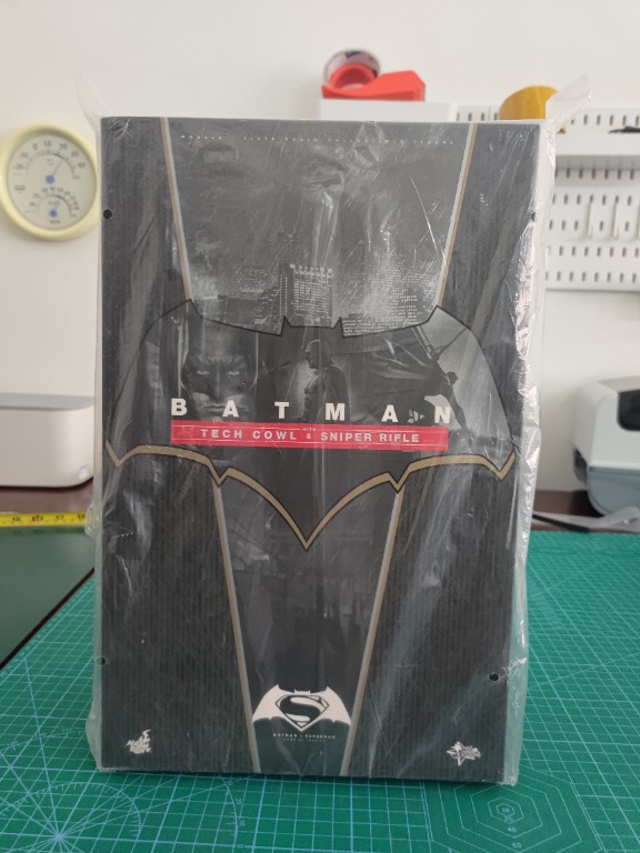 Hottoys Hot Toys MMS BVS Batman with Tech Cowl Sniper Rifle 蝙蝠俠 限定狙擊槍及科技頭盔 興趣及遊戲 玩具 遊戲類