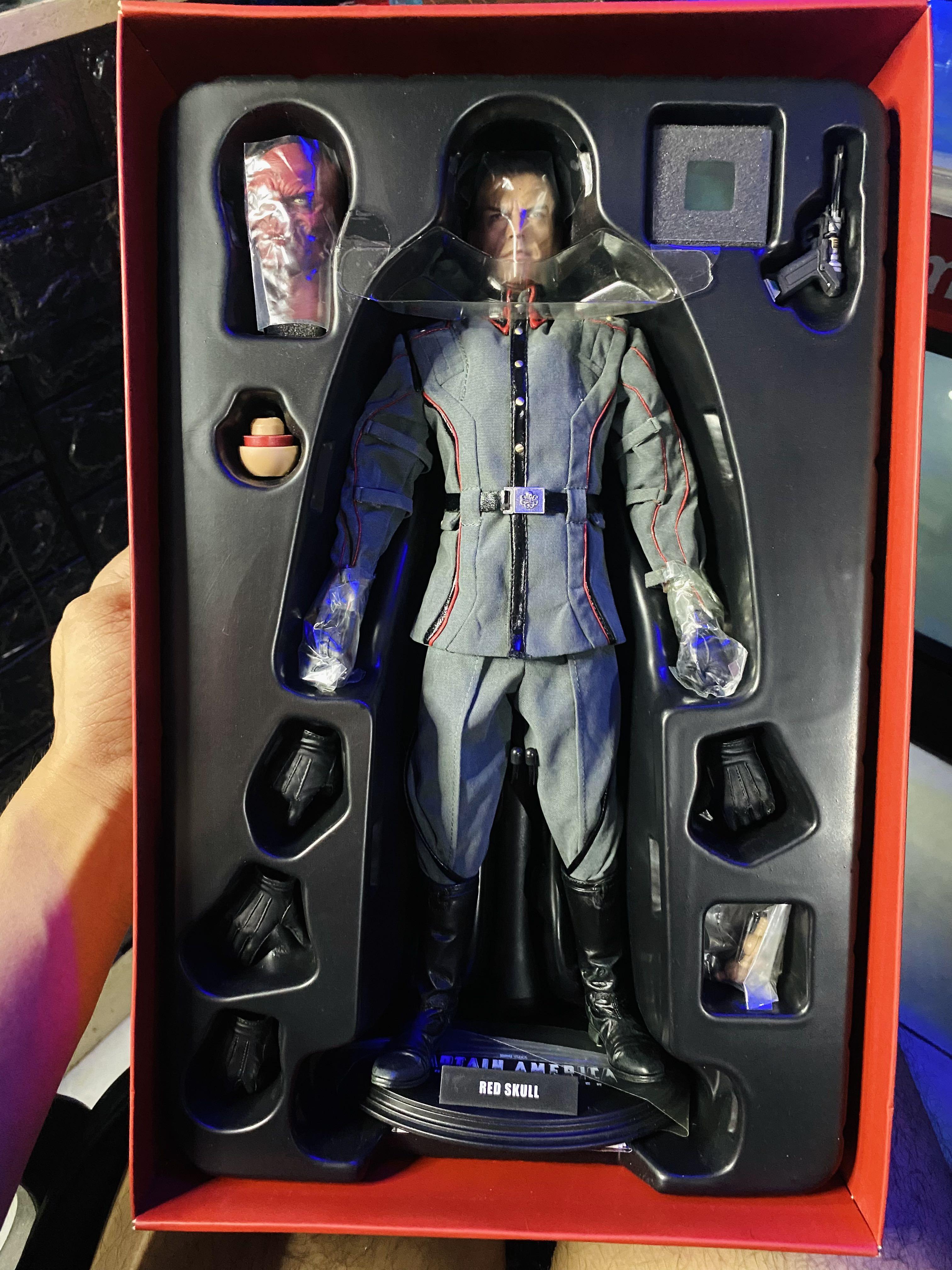 Hot Toys Red Skull Captain America St Avengers Hulk Hobbies Toys Toys Games On Carousell