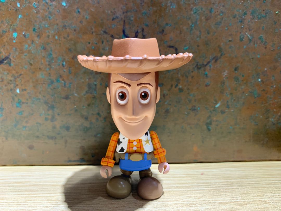 HOT TOYS 野獸國 TOY STORY 玩具總動員 胡迪 COSBABY 公仔 可動 書籍休閒與玩具 玩具公仔桌遊在旋轉拍賣