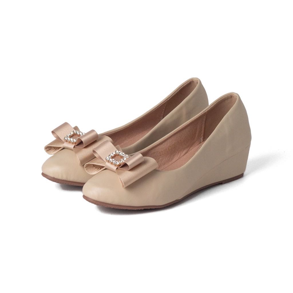 Lewre Nude Size Women S Fashion Footwear Wedges On Carousell