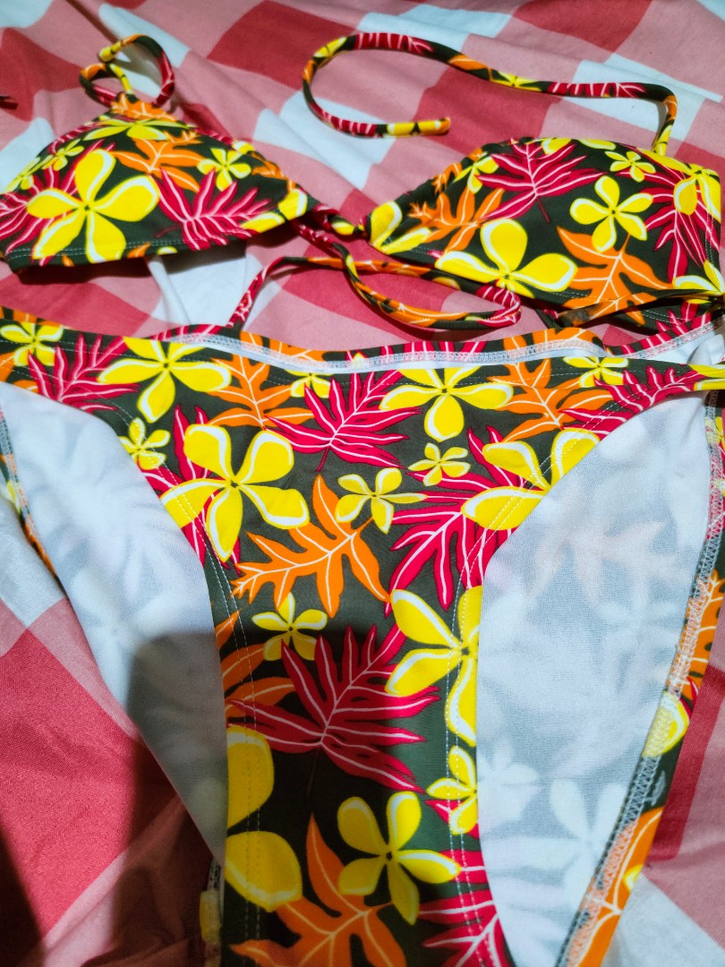 Jual Baju Renang Bikini Bunga Bunga Blm Pernah Dipakai Fesyen Wanita