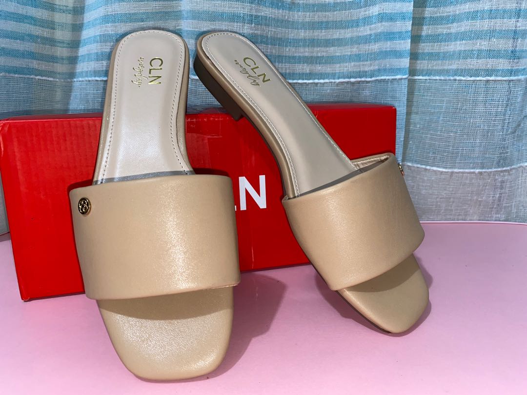 Cln Sandals Bridger Nude Women S Fashion Footwear Flats Sandals On