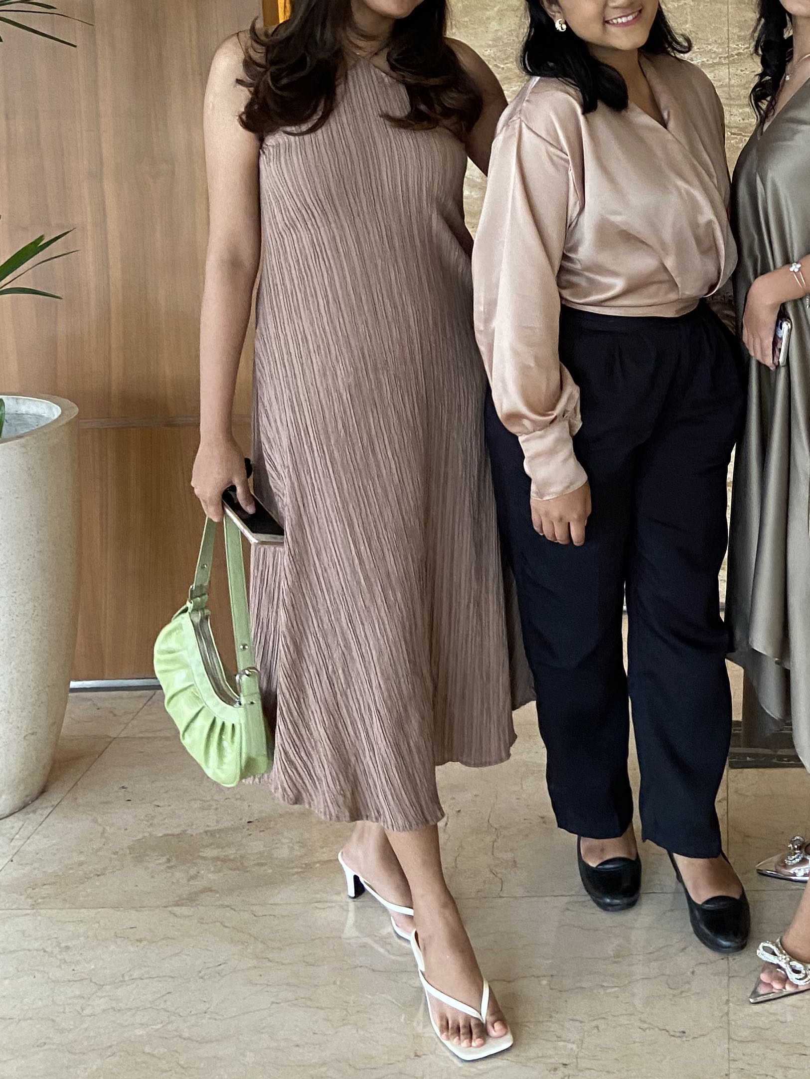 Pleats Halter Dress Nude Fesyen Wanita Pakaian Wanita Gaun Rok Di