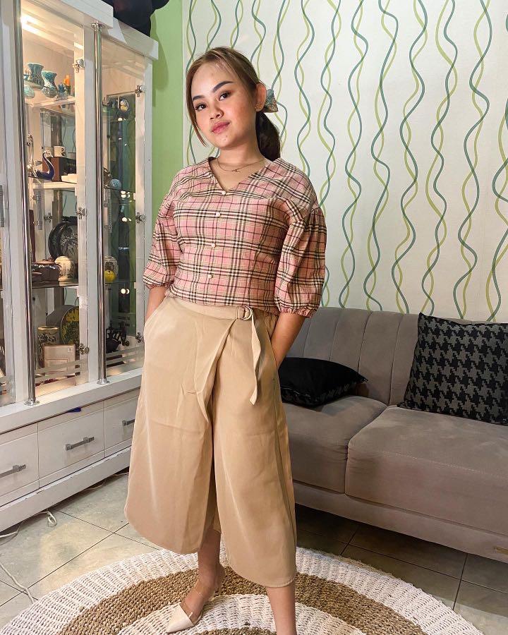 Kulot Uniqlo Nude Fesyen Wanita Pakaian Wanita Bawahan Di Carousell