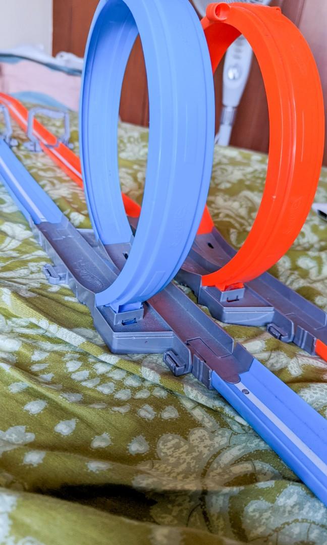 Hot Wheels Double Loop Dual Dash Track Set Hobbies Toys Toys Games On Carousell