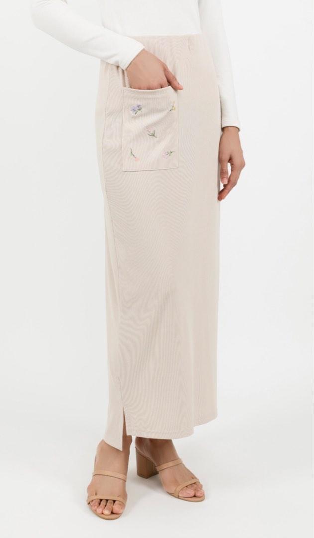 Mekar Lilit Comeback Skirt In Nude Women S Fashion Bottoms Skirts On