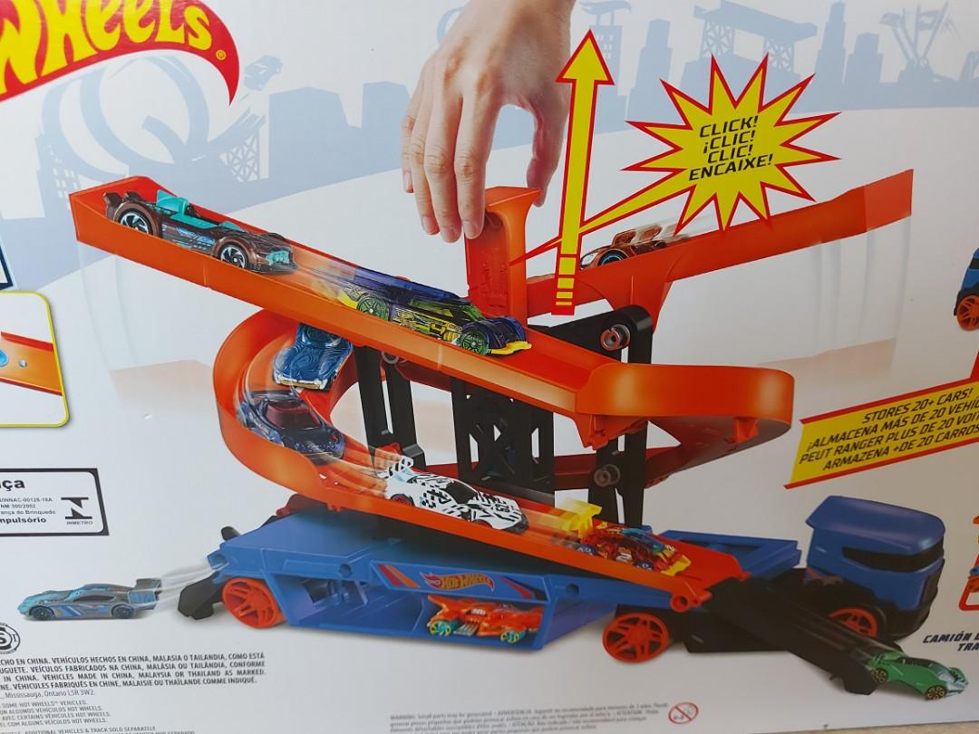 Hot Wheels Lift and Launch Hauler 興趣及遊戲 玩具 遊戲類 Carousell
