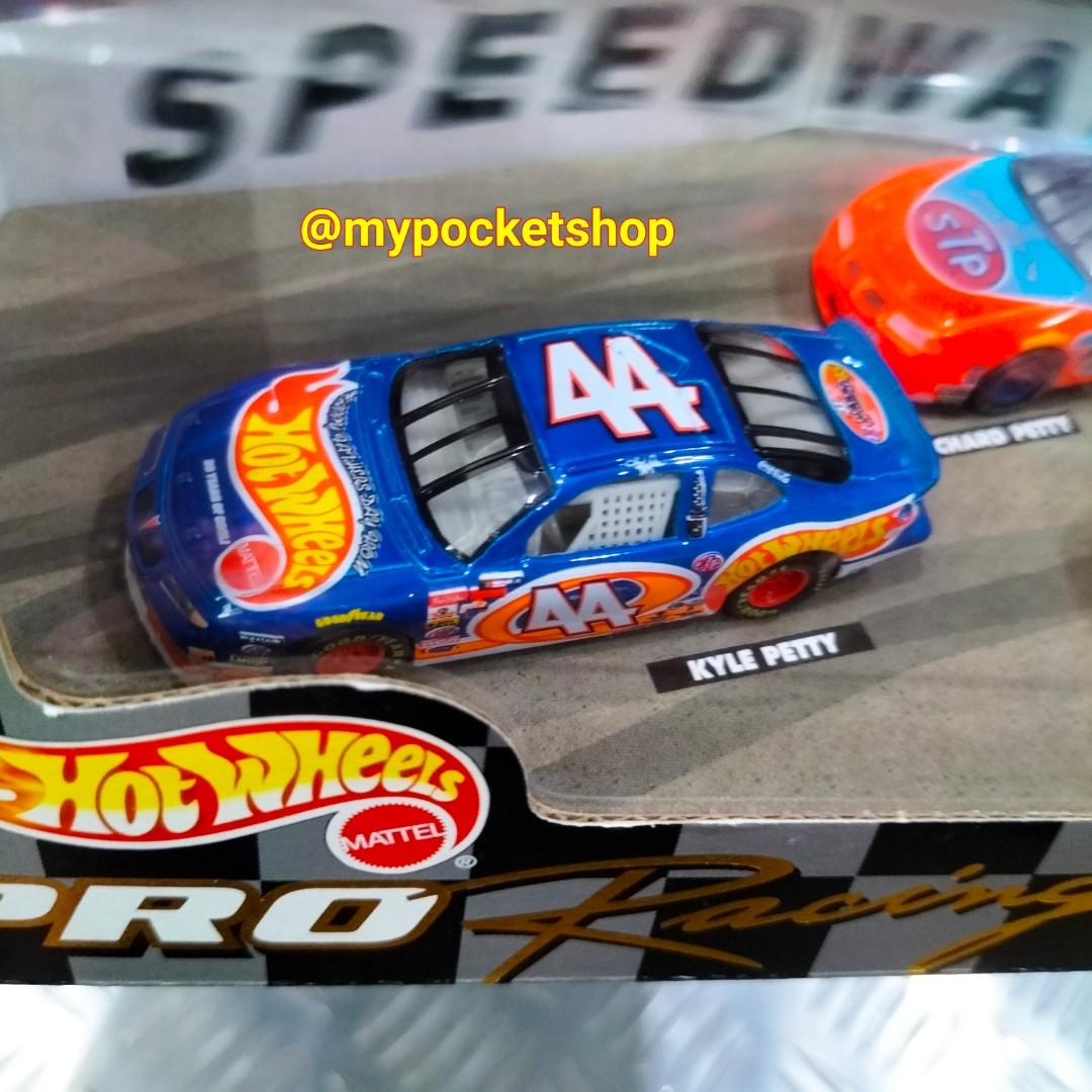 Hot Wheels NASCAR PRO RACING PETTY GENERATIONS CAR BOX SET Hotwheels Kyle Petty