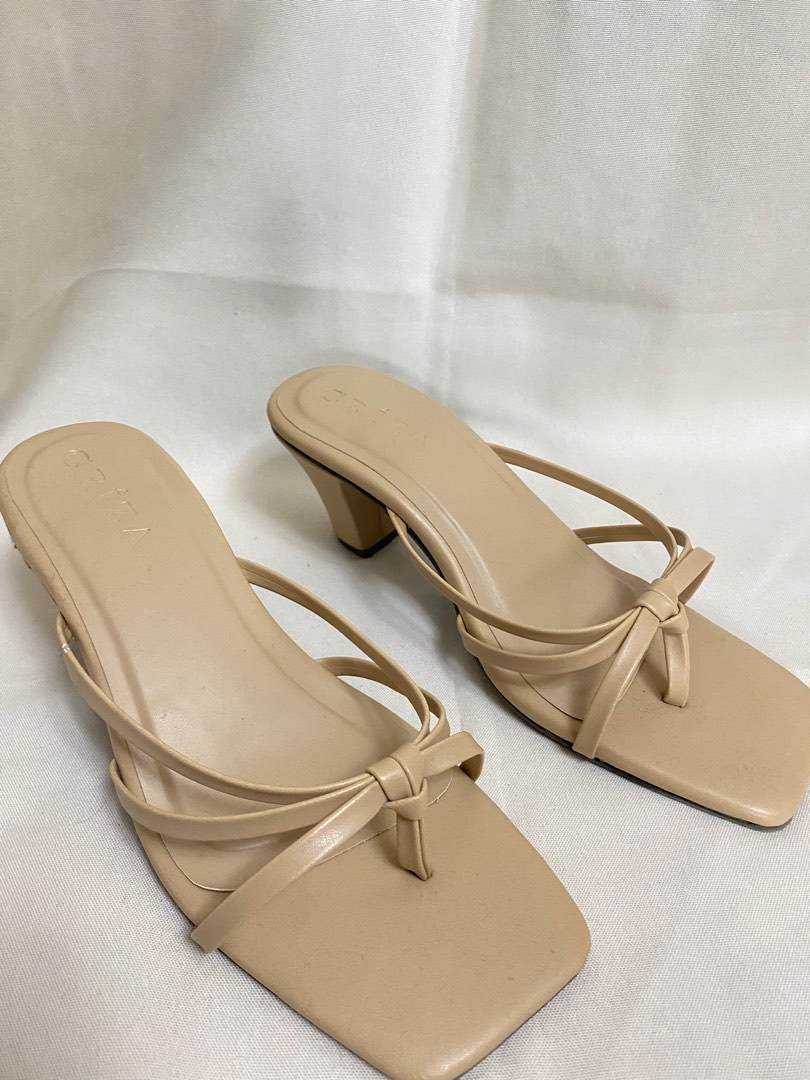 Criza Nude Sandals Women S Fashion Footwear Flats Sandals On Carousell