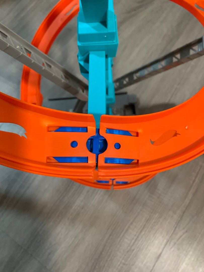 Hot Wheels Spiral Stack Up Starter Set Hobbies Toys Toys Games On Carousell