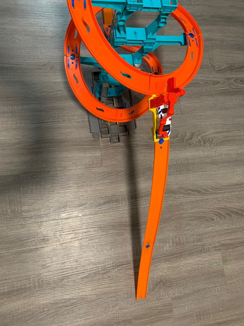 Hot Wheels Spiral Stack Up Starter Set Hobbies Toys Toys Games On Carousell