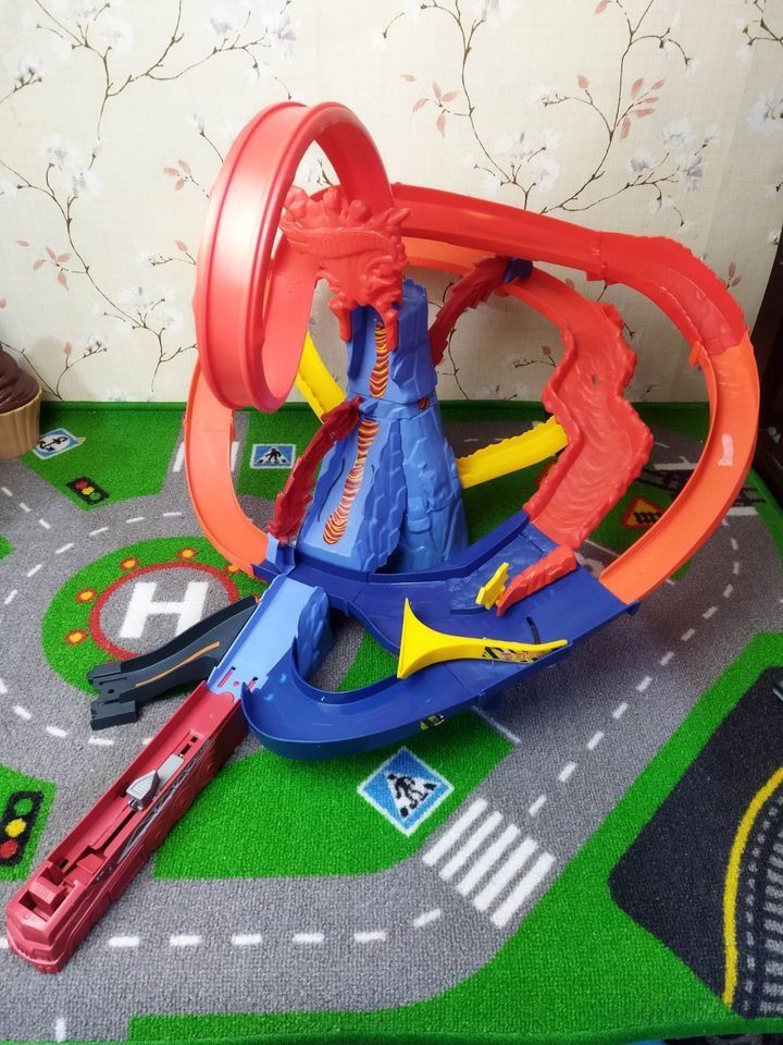 Hot Wheels Volcano Escape Hobbies Toys Toys Games On Carousell