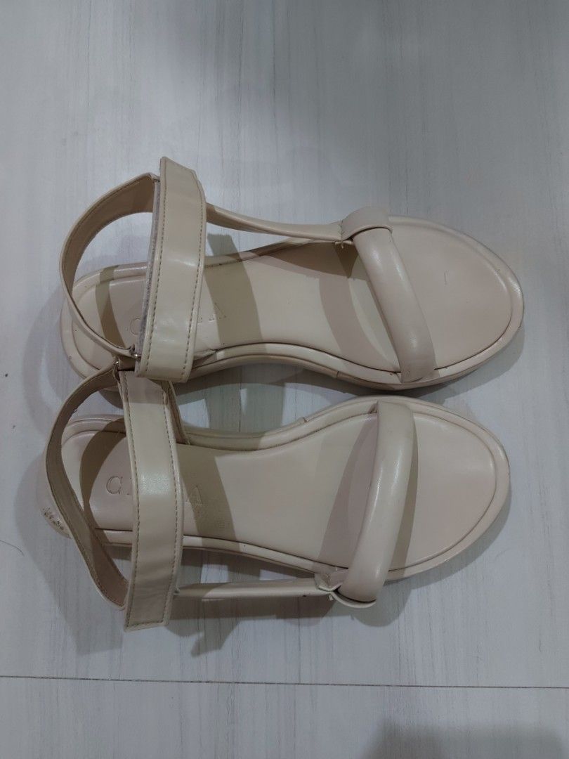 Criza Sandals Amber In Nude Women S Fashion Footwear Sandals On