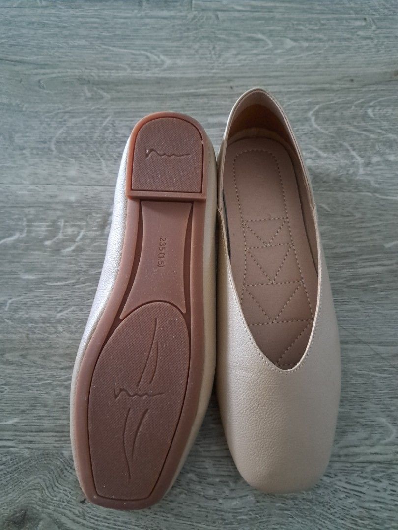 Nude Flats Women S Fashion Footwear Flats On Carousell