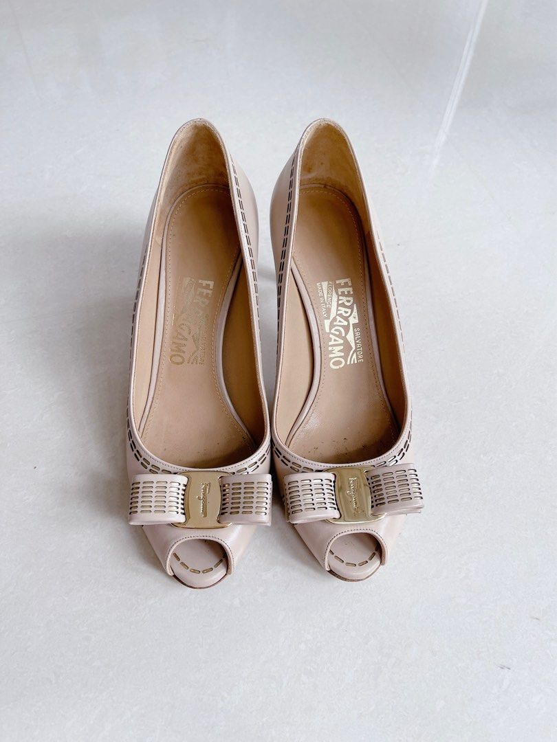 Authentic Salvatore Ferragamo Nude Pink Leather Heels With Gold