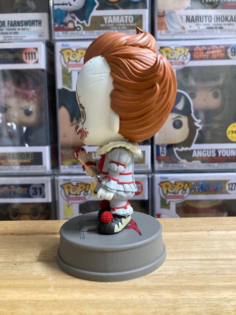 Hot Toys Cosbaby It Pennywise With Broken Arm Bobble Head Figure With