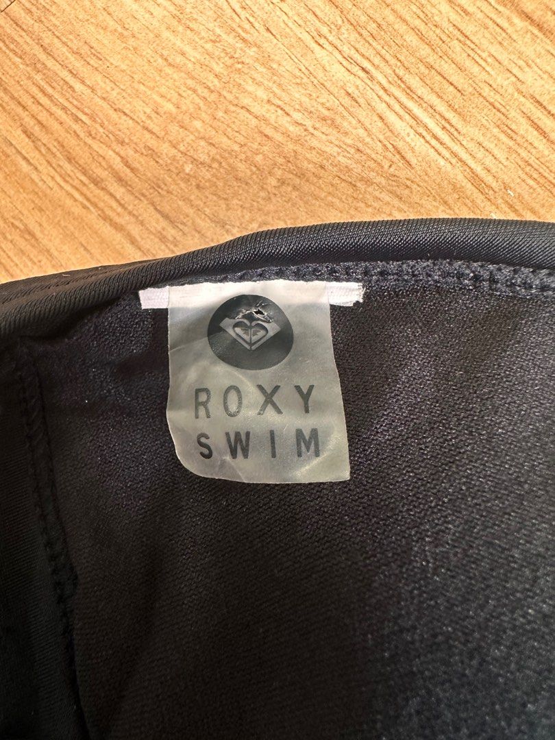 MEDIUM Roxy Bikini Top Women S Fashion Swimwear Bikinis Swimsuits On Carousell