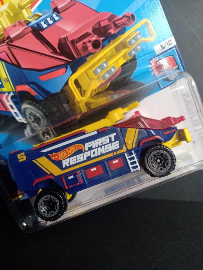 Runway Res Q Hot Wheels First Response Mini Collection Blue Yellow HTB