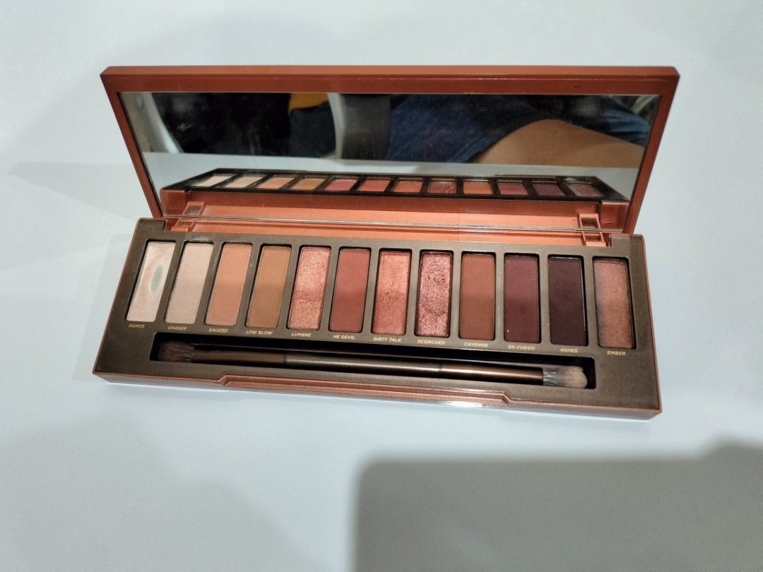 Urban Decay Naked Heat Kesehatan Kecantikan Rias Wajah Di Carousell