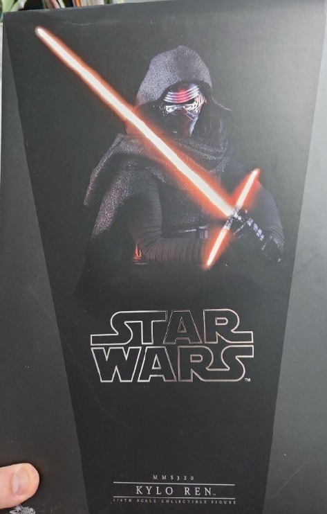 Hot Toys Kylo Ren Mms Hobbies Toys Toys Games On Carousell