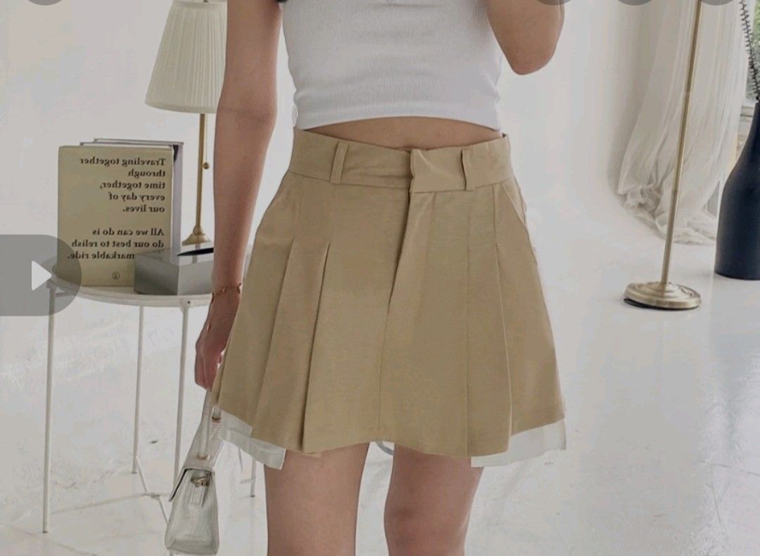 Skort Cream Nude Fesyen Wanita Pakaian Wanita Bawahan Di Carousell
