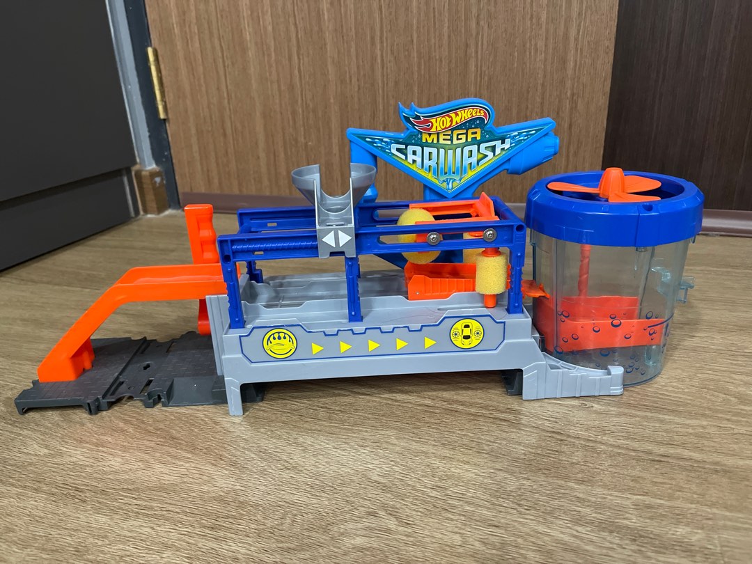 Hot Wheels Mega Carwash Hobbies Toys Toys Games On Carousell