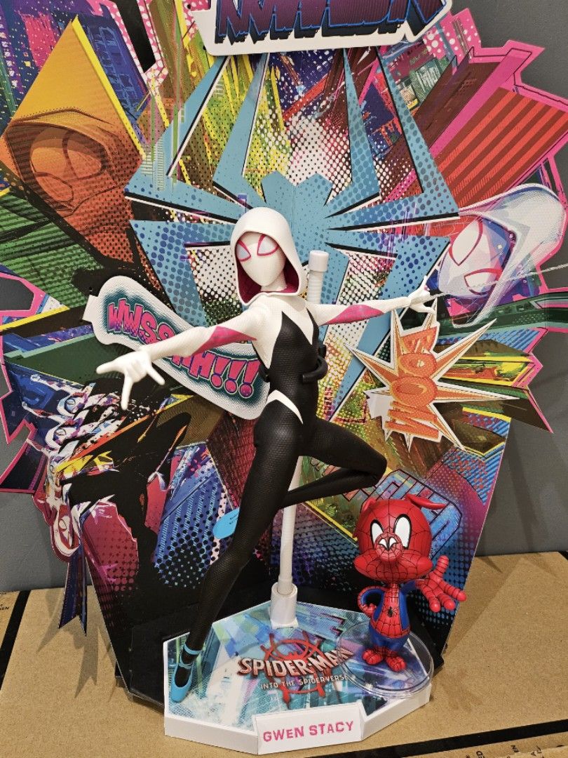 Hot Toys Spider Man Into The Spider Verse MMS576 Spider Gwen Spiderman Spiderverse Gwen Hobbies