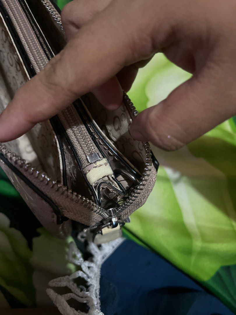 Guess Sling Bag Nude Barang Mewah Tas Dompet Di Carousell