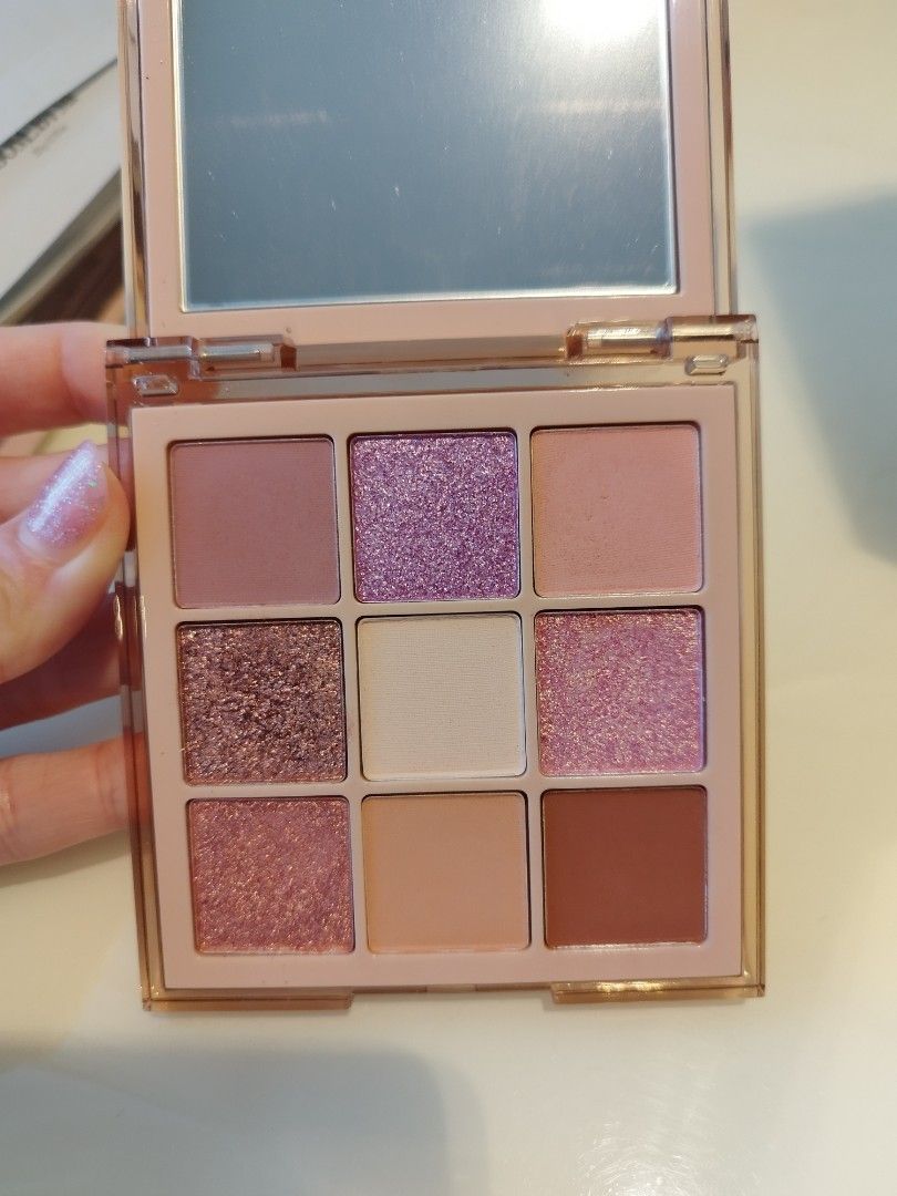 Huda Beauty Light Nude Obsessions Eyeshadow Palette Beauty Personal
