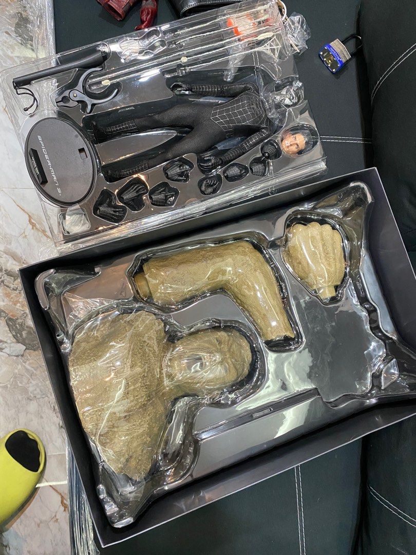 Hot Toys Tobey Black Suit Spiderman Hobbies Toys Toys Games On Carousell