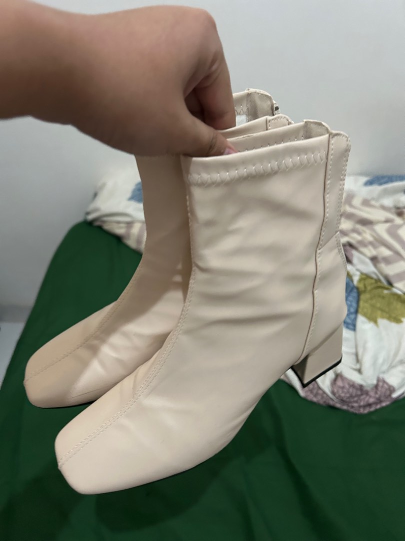 Sepatu Booth Nude Fesyen Wanita Sepatu Di Carousell